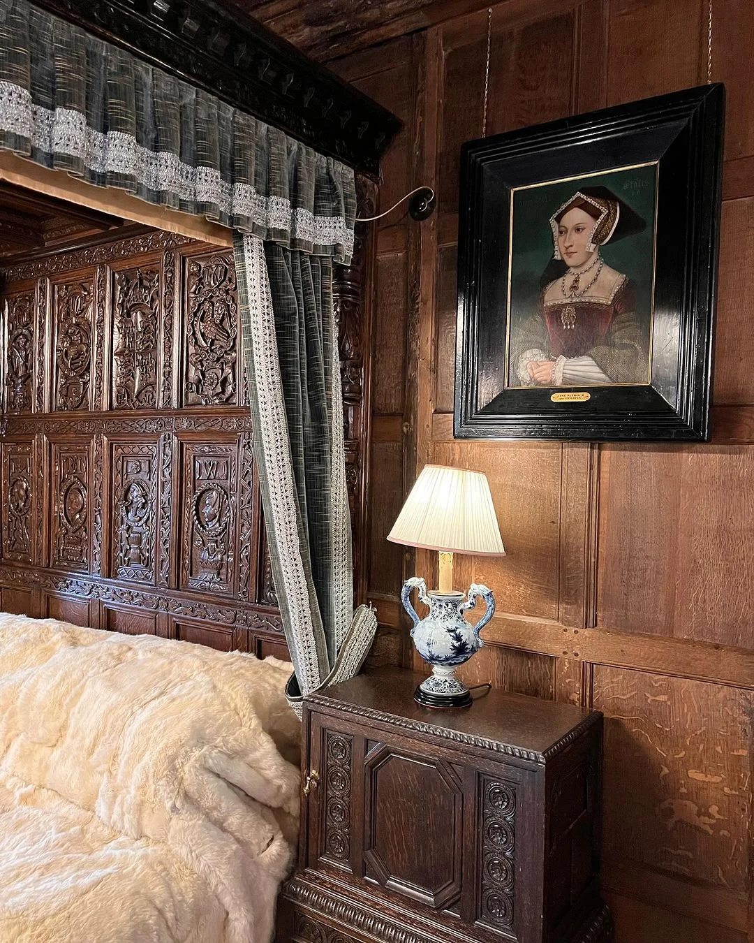 Hever Castle Bedside